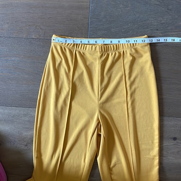 Super Fun Mustard Yellow Ruffle Bell Bottoms Size Medium - Picture 5 of 11